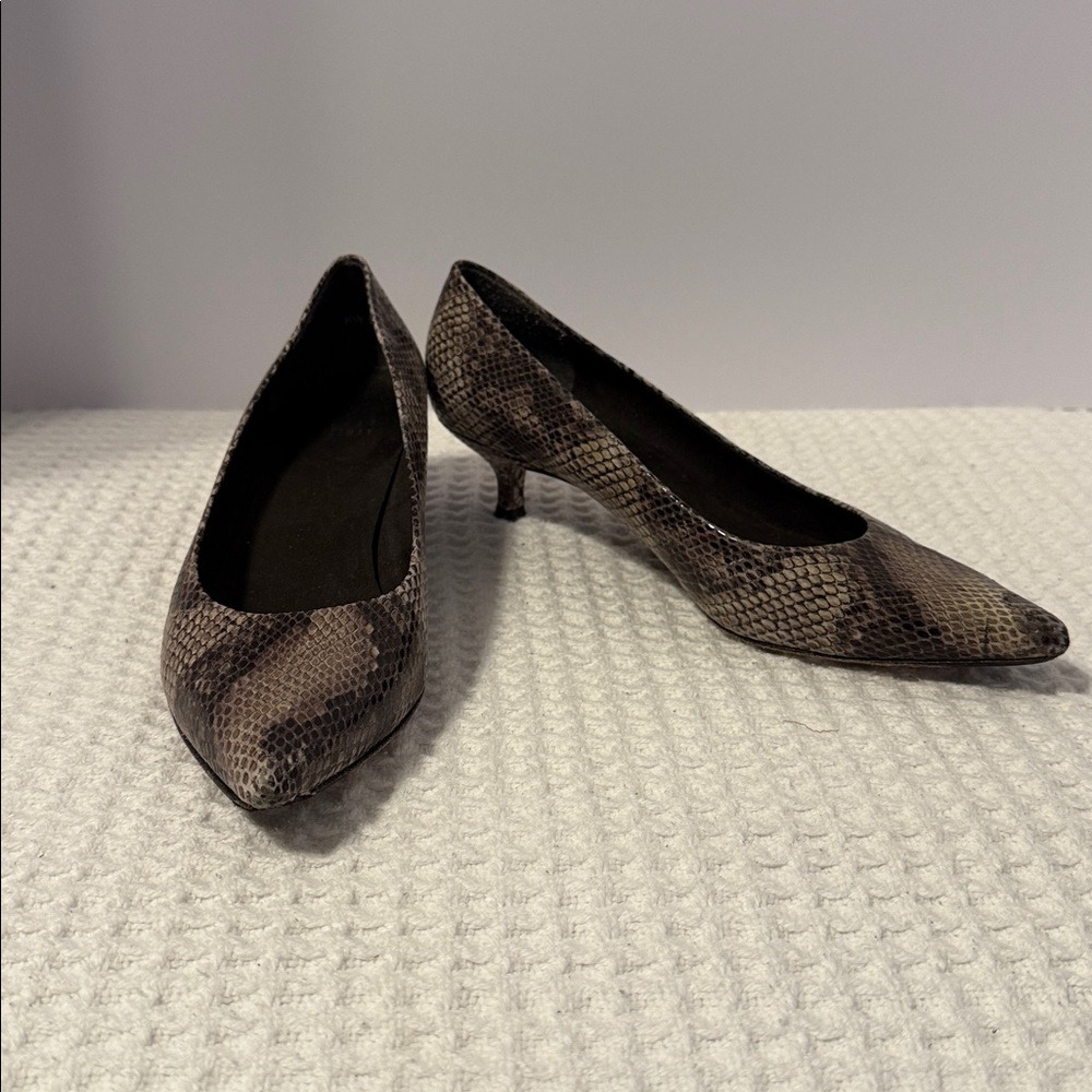 WOMENS Stuart Weitzman Gray Snakeskin Pointed Toe Kitten Heels SZ 8.5